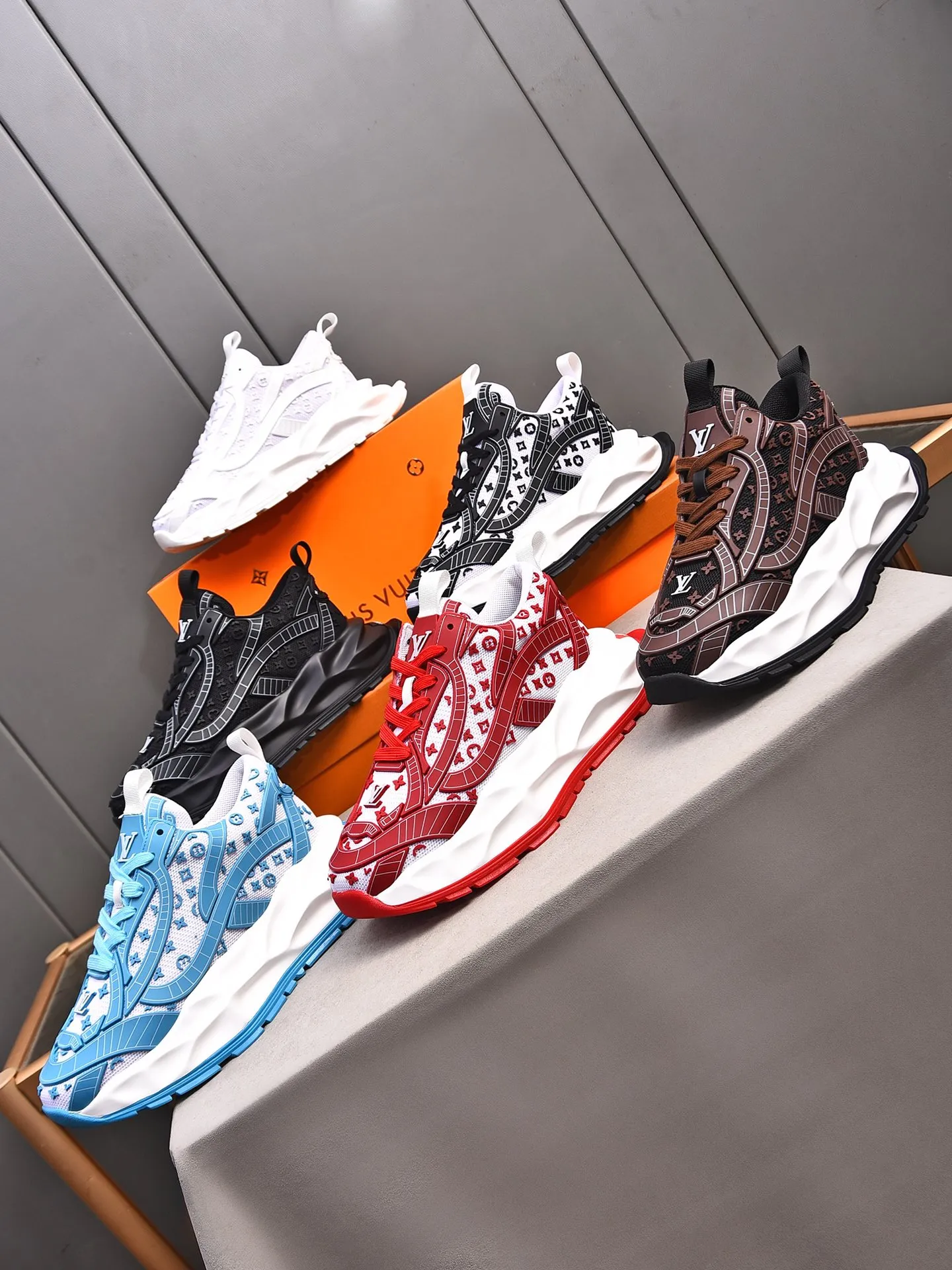 Men's shoes 💰580 📛📛【LOUIS VUITTON】Louis Vuitton 2024 new products👟Milan fashion catwalk style🇰🇾🇰🇾LV family logo, big-name style, a must-have for fashionistas⚠️Imported mesh with high-tech glue technology➕Cow leather➕Breathable mesh lining➕Genuine leather feet➕Special foam outsole👞Number 38-44 (45 46 custom-made)